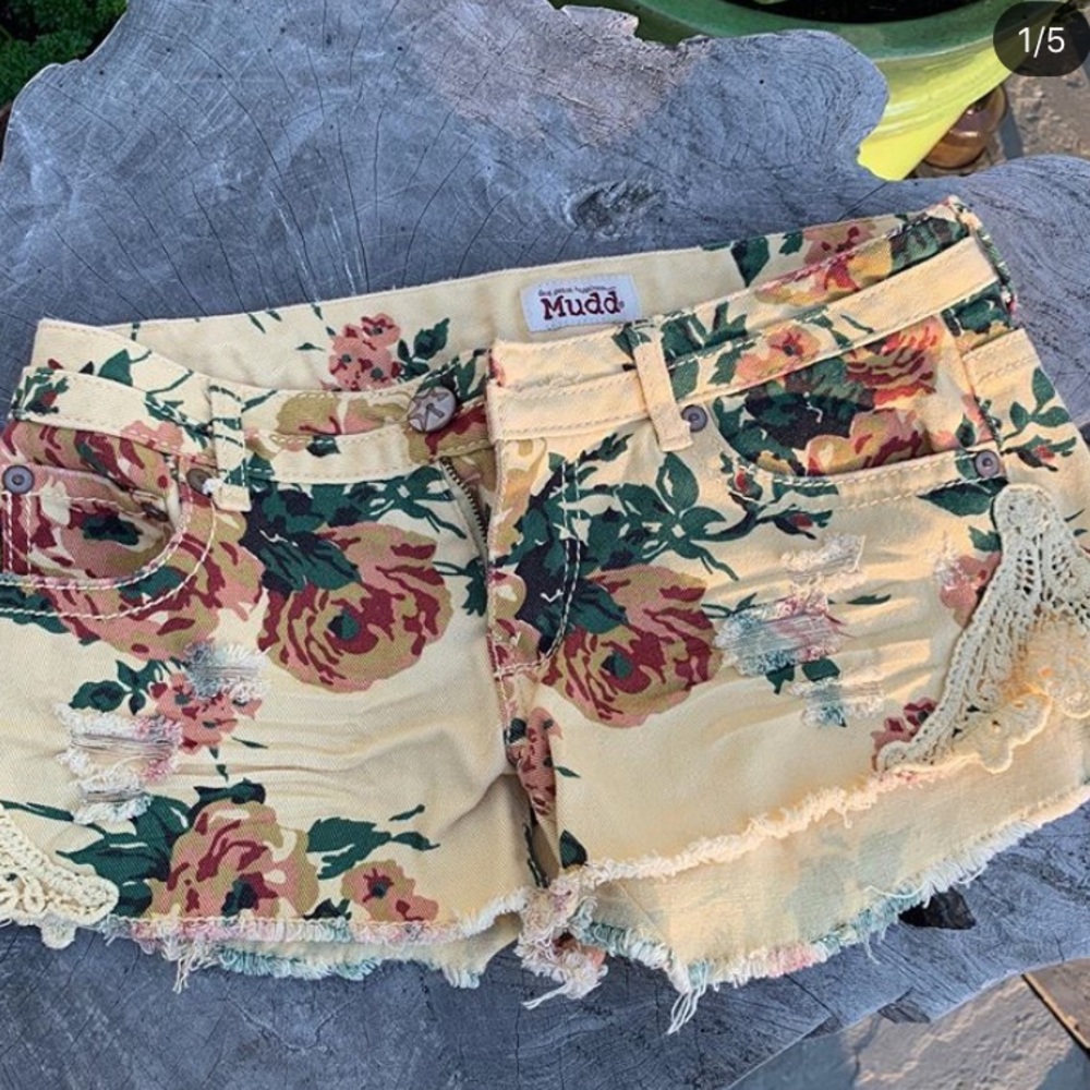 Floral yellow MUDD shorts